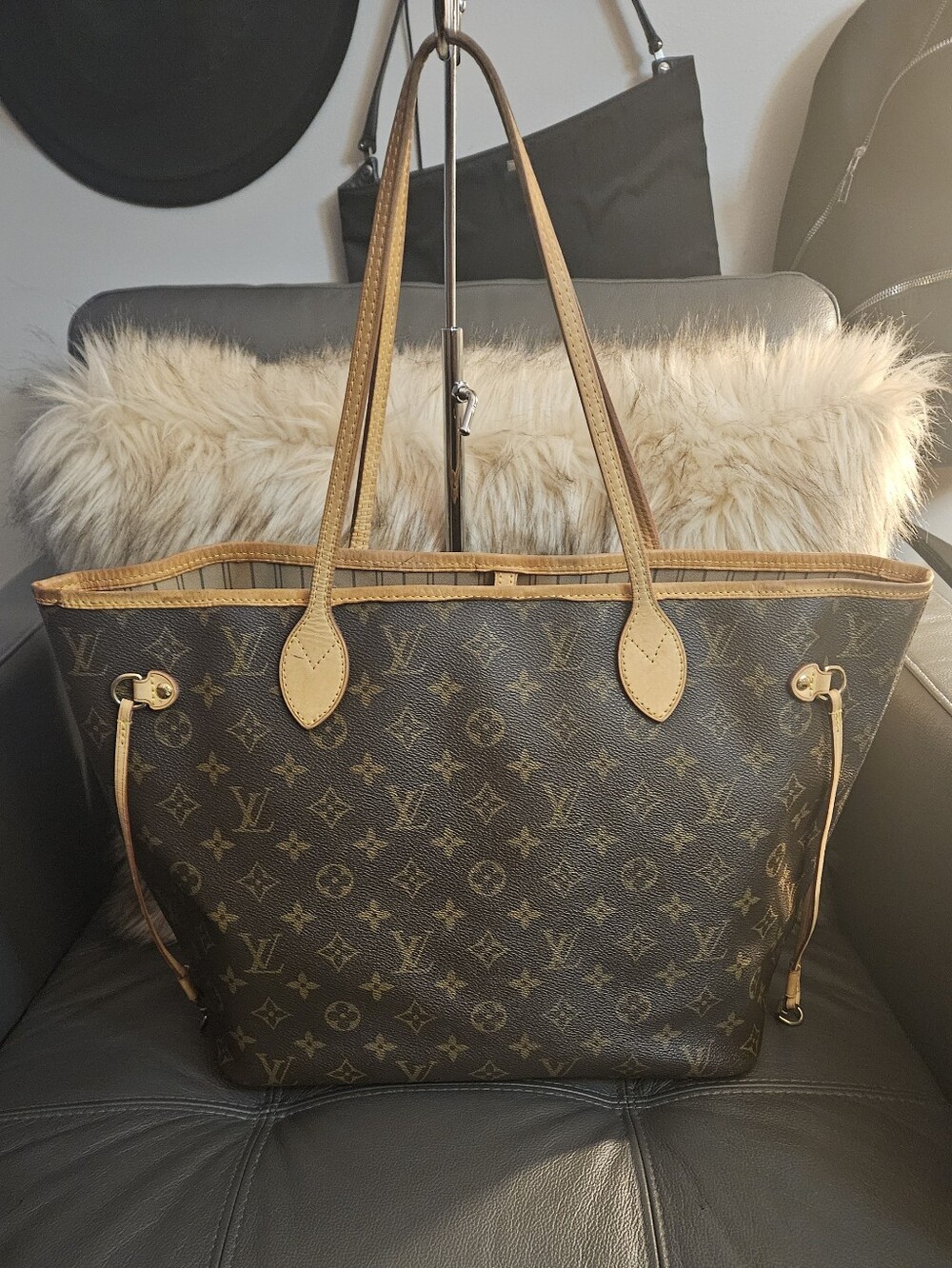 Louis Vuitton Monogram Neverfull MM W/ Complimentary Wallet - Picture 2 of 13
